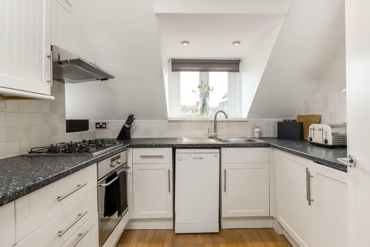 Gorgeous Apartment In The Centre Of Winchester Bagian luar foto