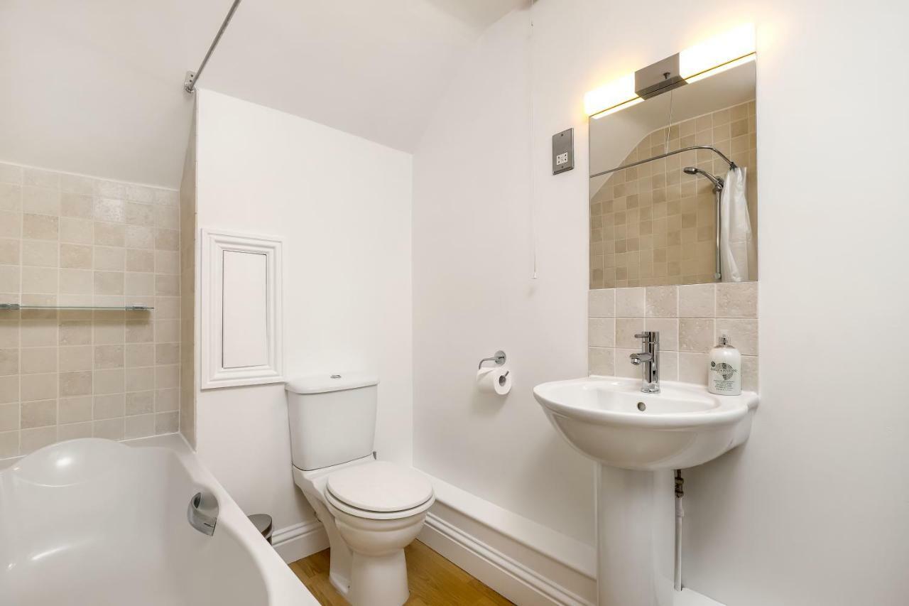 Gorgeous Apartment In The Centre Of Winchester Bagian luar foto